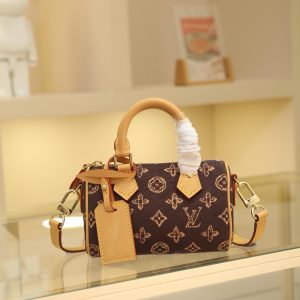 Dimensions: 16.0 x 11.0 x 9.0 cm